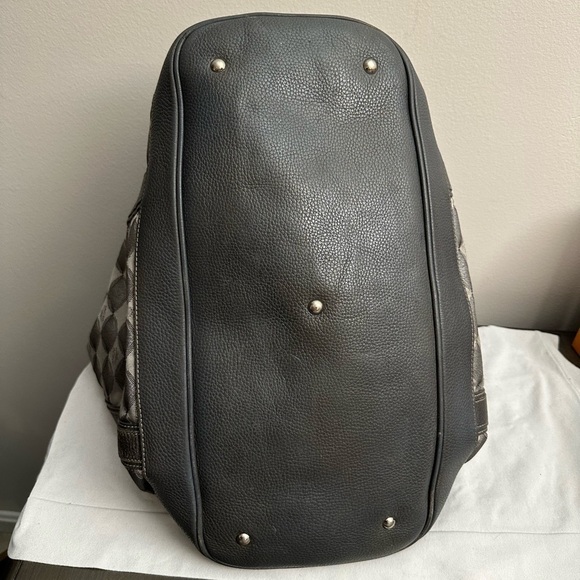 MCM DIAMOND PRINT GRAY TOTE/NYLON & LEATHER/ CLIP CLOSURE WITH MATCHING POUCH!! - Picture 9 of 16